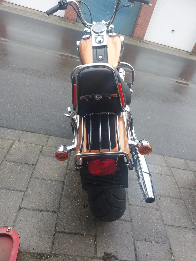 Harley-Davidson Softail Custom FXSTC Oranžová - 2