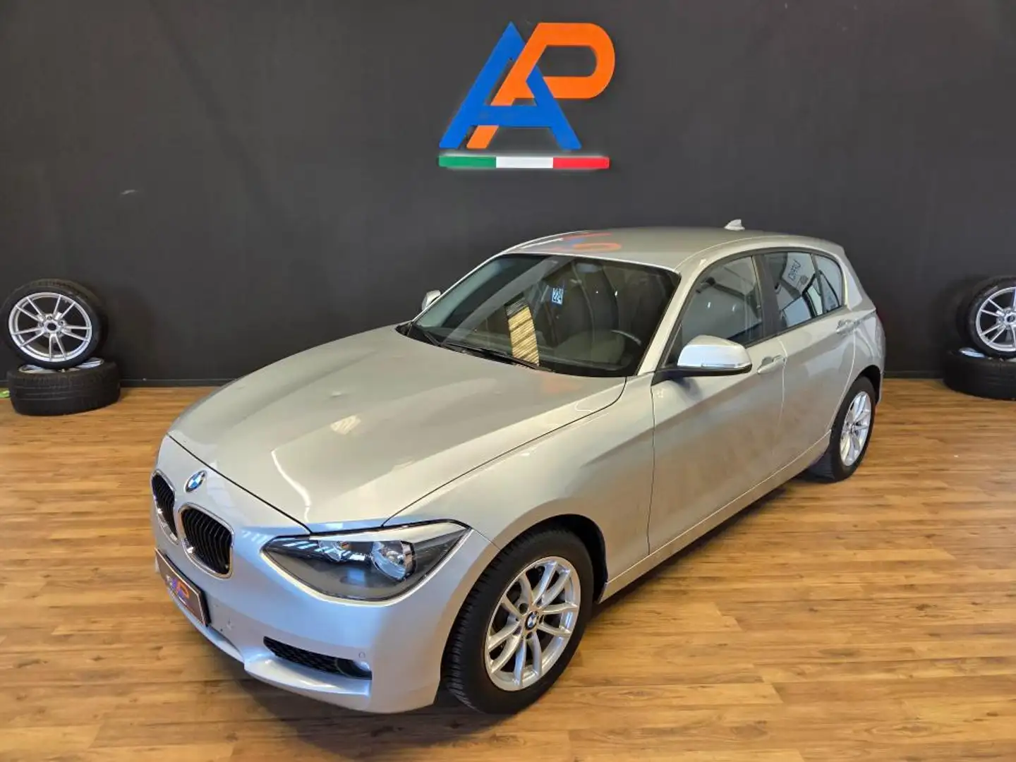 BMW 114 114d 5p Sport Silber - 2