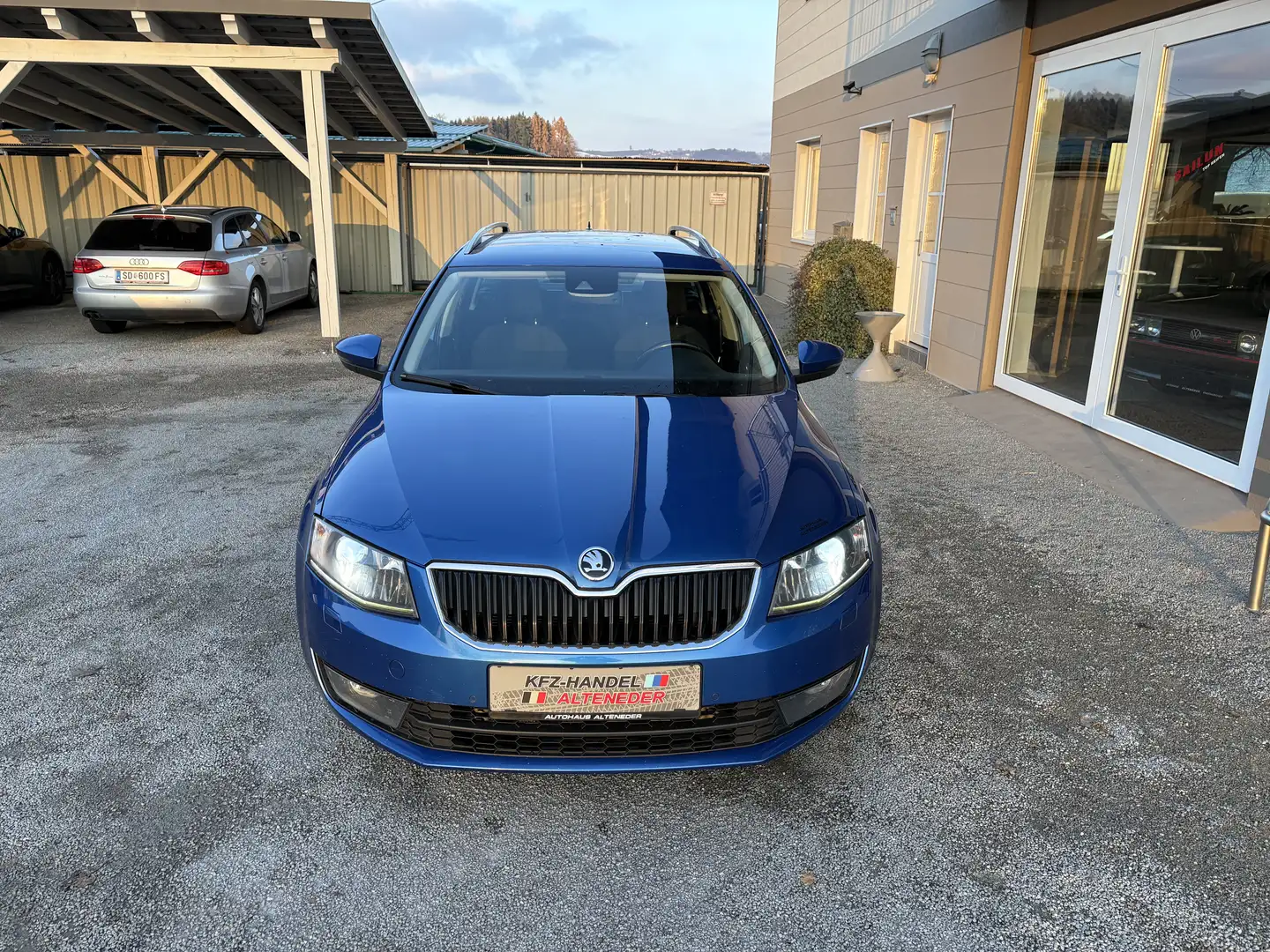 Skoda Octavia Combi 2,0 Elegance TDI *NAVI*WSS-HZG*XENON*SITZH* Blau - 2