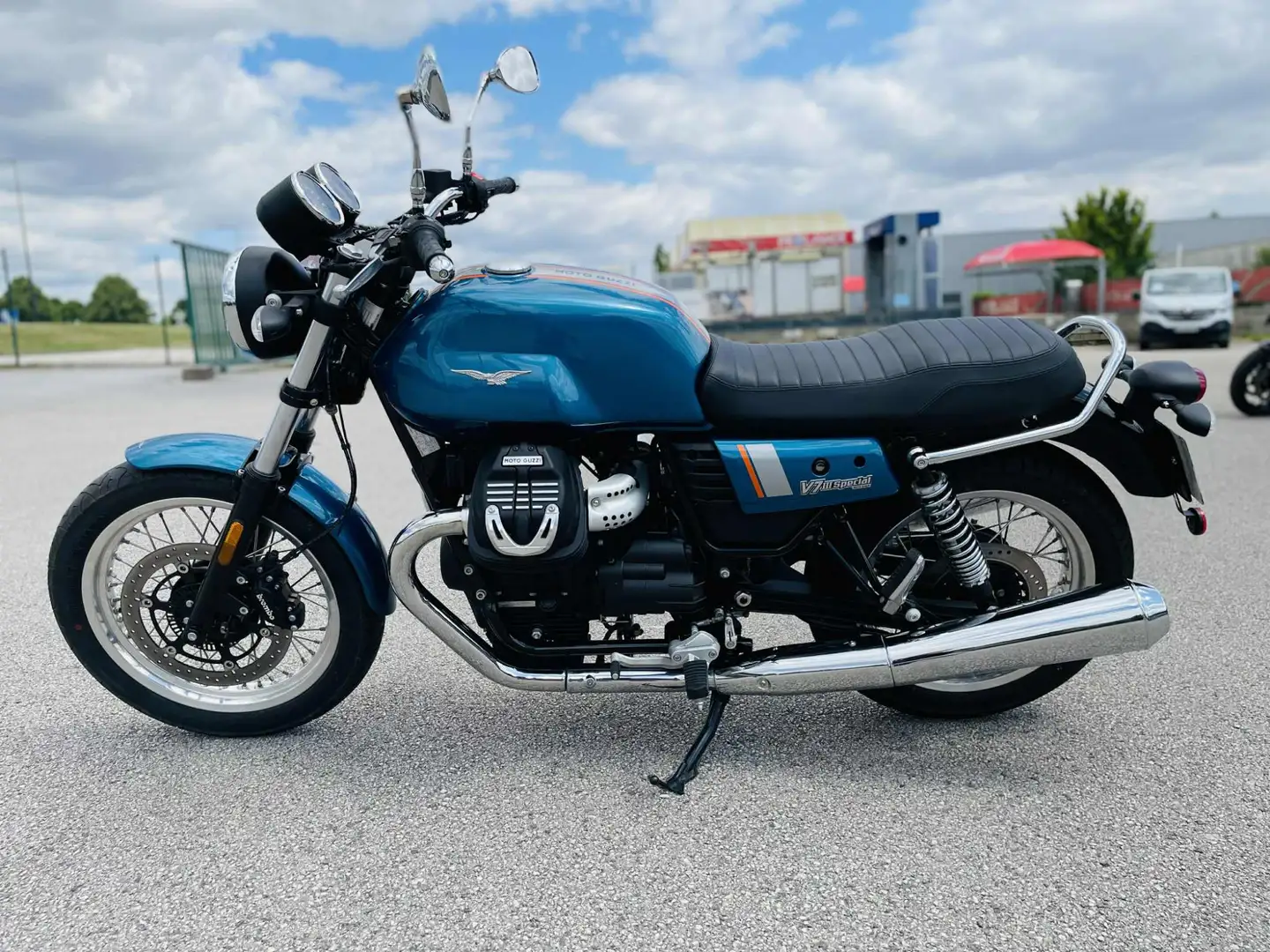 Moto Guzzi V 7 - 1
