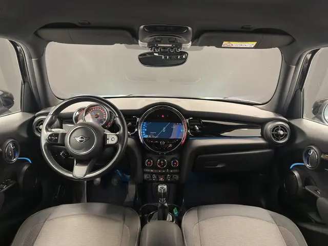 MINI One — photo 9