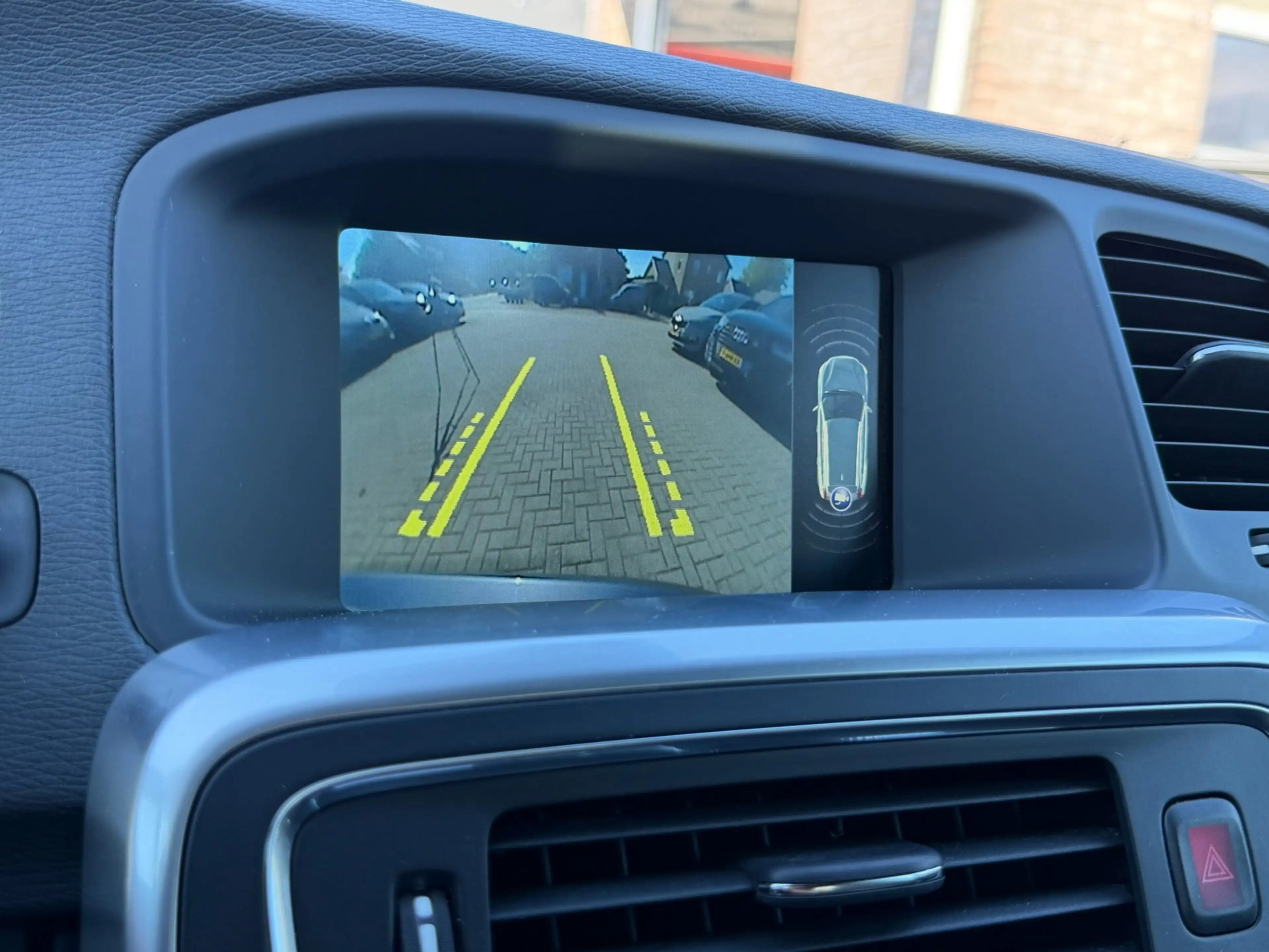 Volvo V60 2.4 D5 Twin Engine R-Design I Schuifdak I Leder I — photo 20
