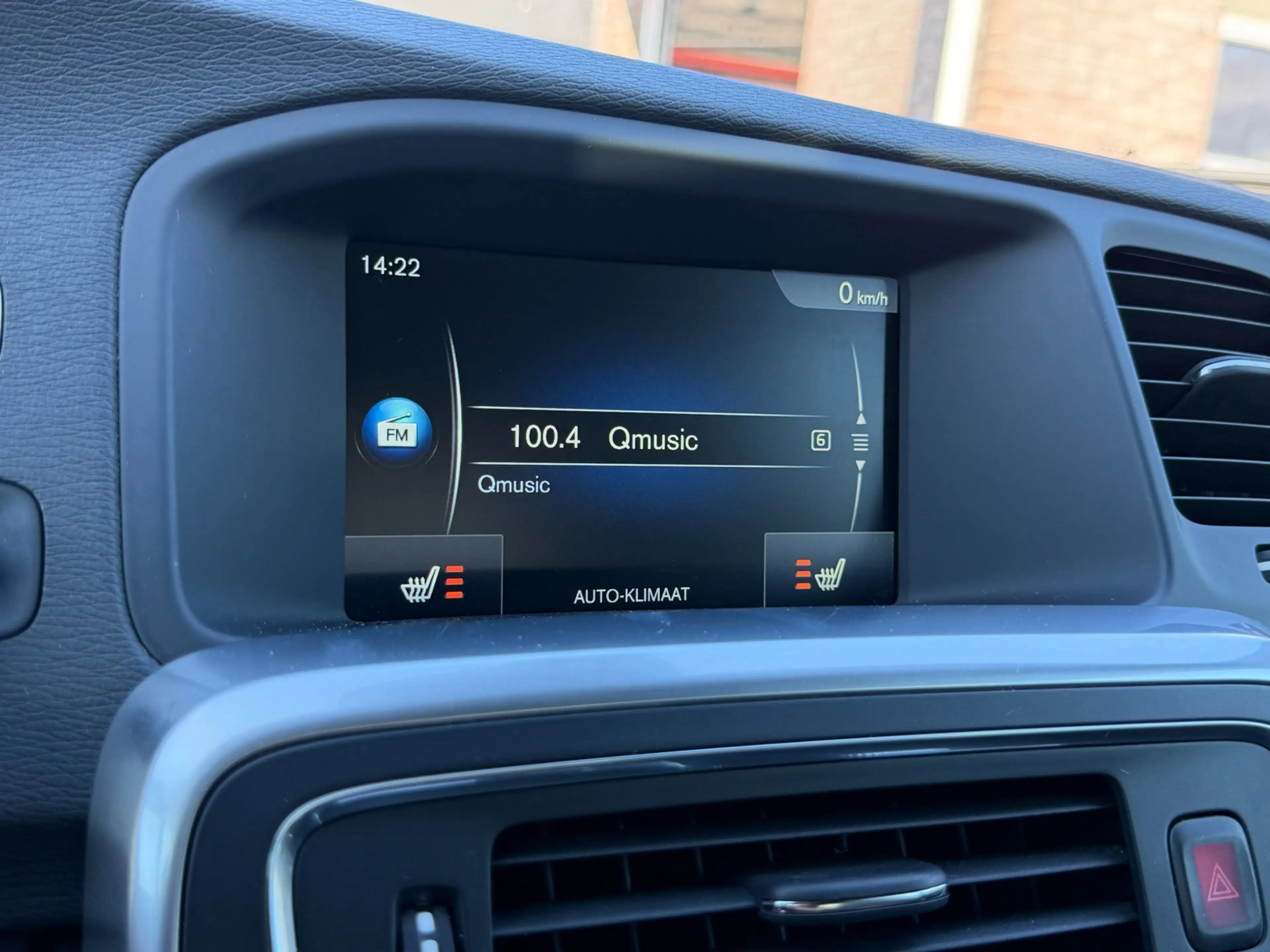 Volvo V60 2.4 D5 Twin Engine R-Design I Schuifdak I Leder I — photo 24