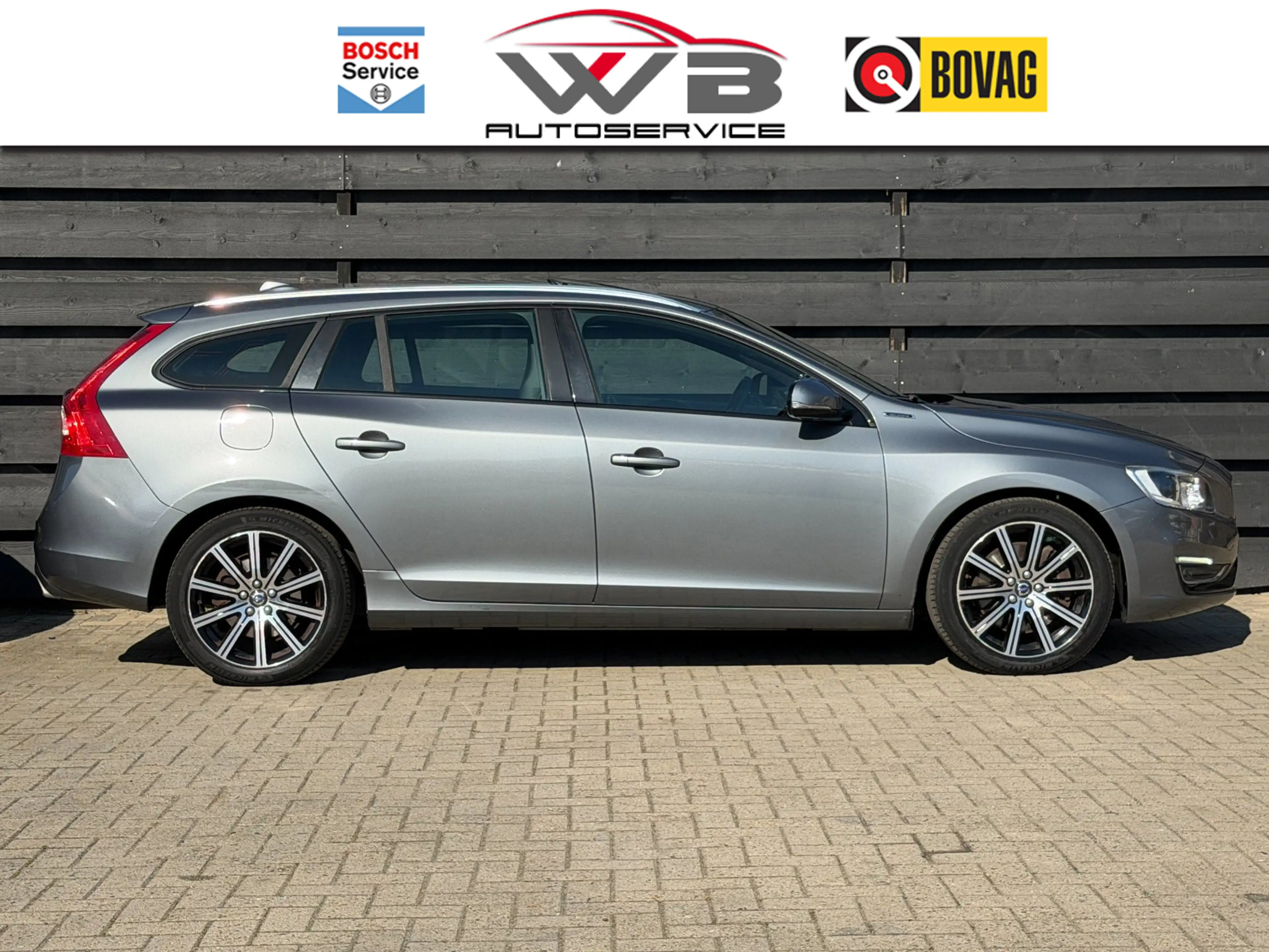 Volvo V60 2.4 D5 Twin Engine R-Design I Schuifdak I Leder I — photo 6