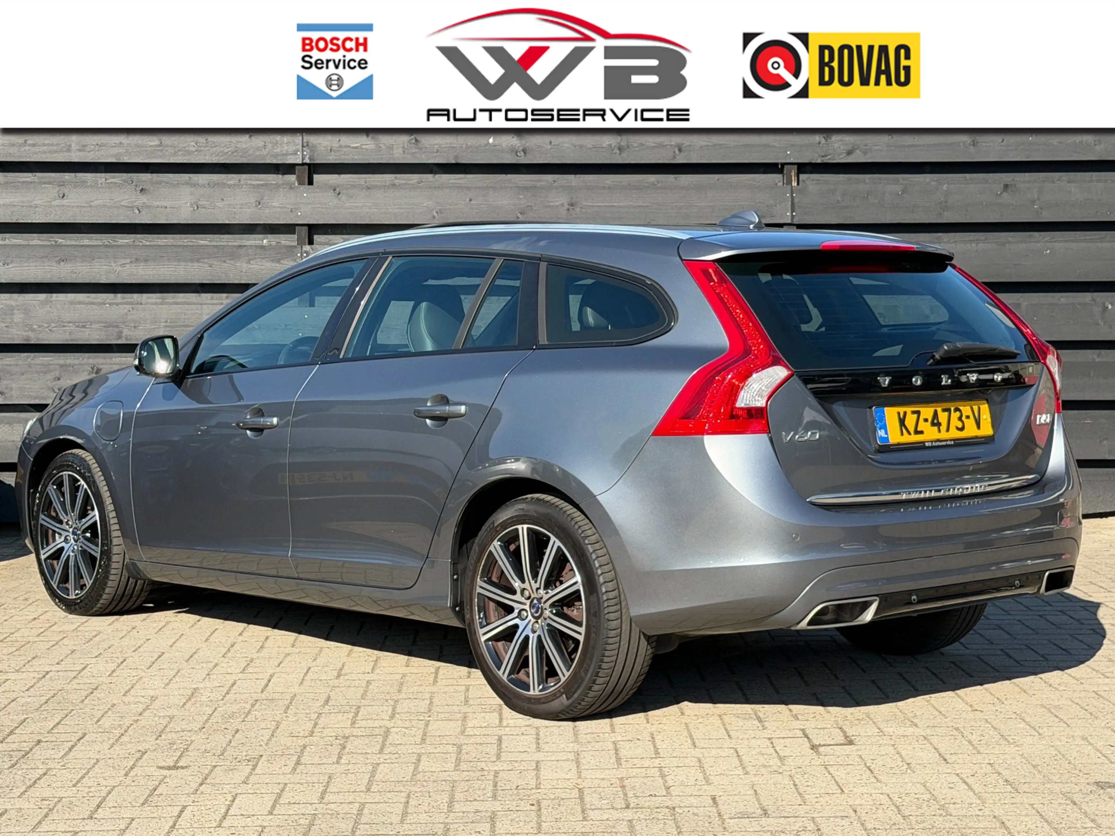 Volvo V60 2.4 D5 Twin Engine R-Design I Schuifdak I Leder I — photo 4