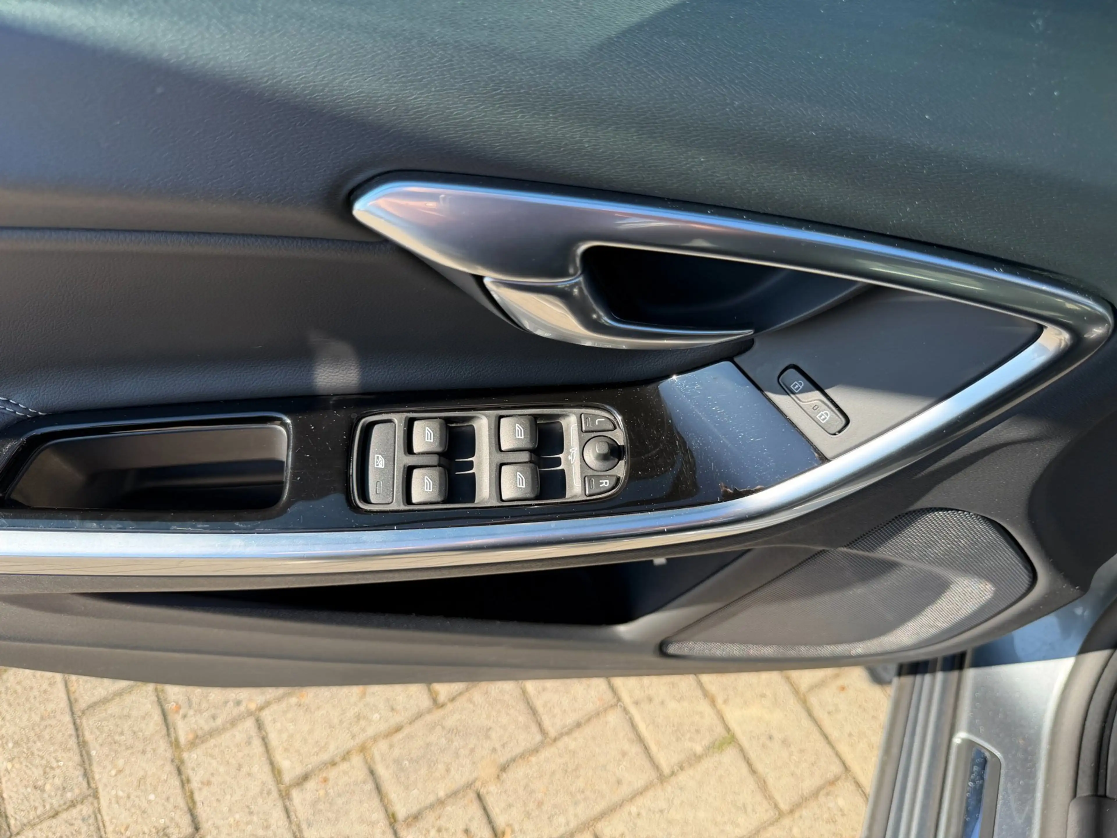 Volvo V60 2.4 D5 Twin Engine R-Design I Schuifdak I Leder I — photo 10