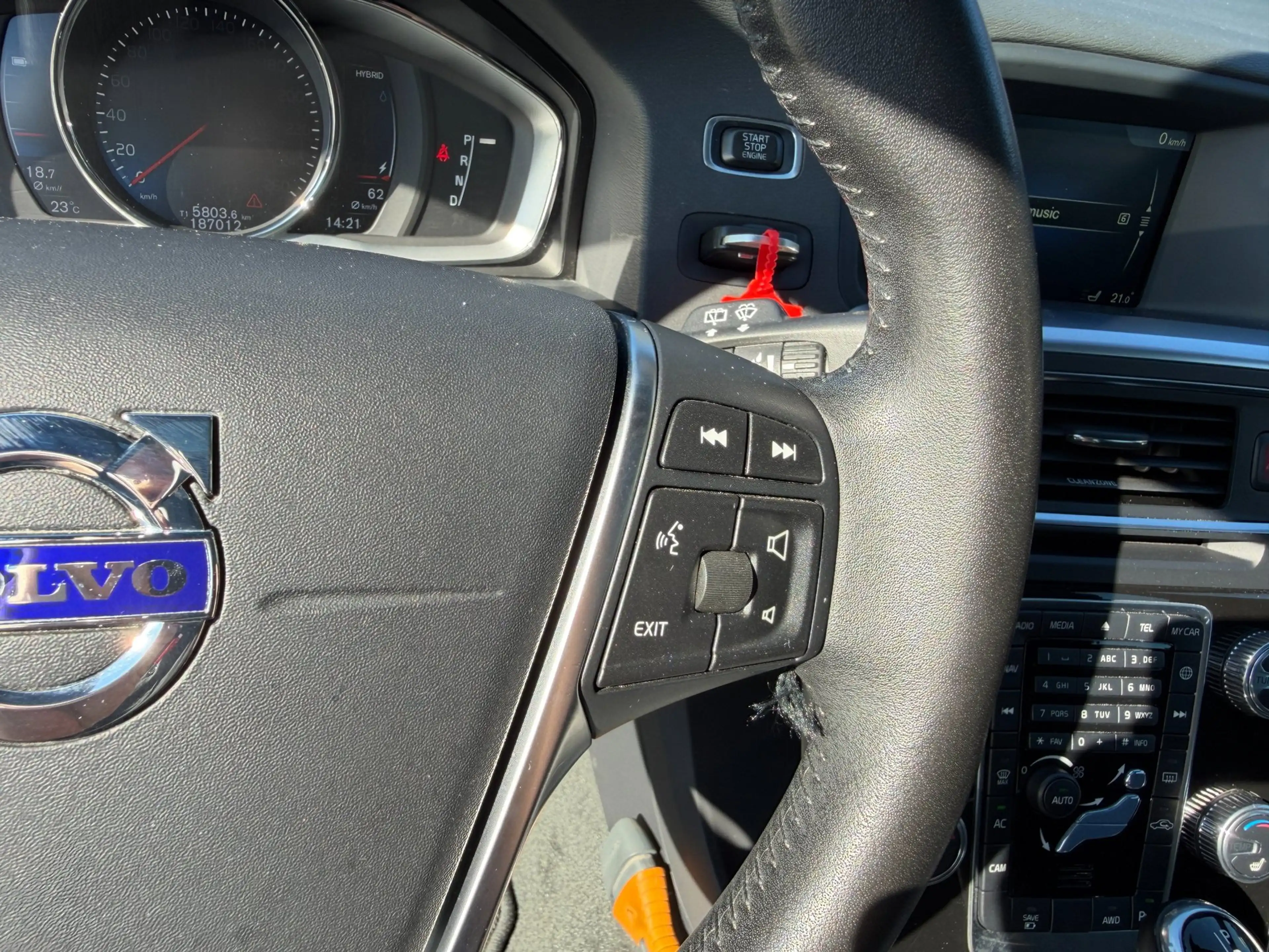 Volvo V60 2.4 D5 Twin Engine R-Design I Schuifdak I Leder I — photo 15