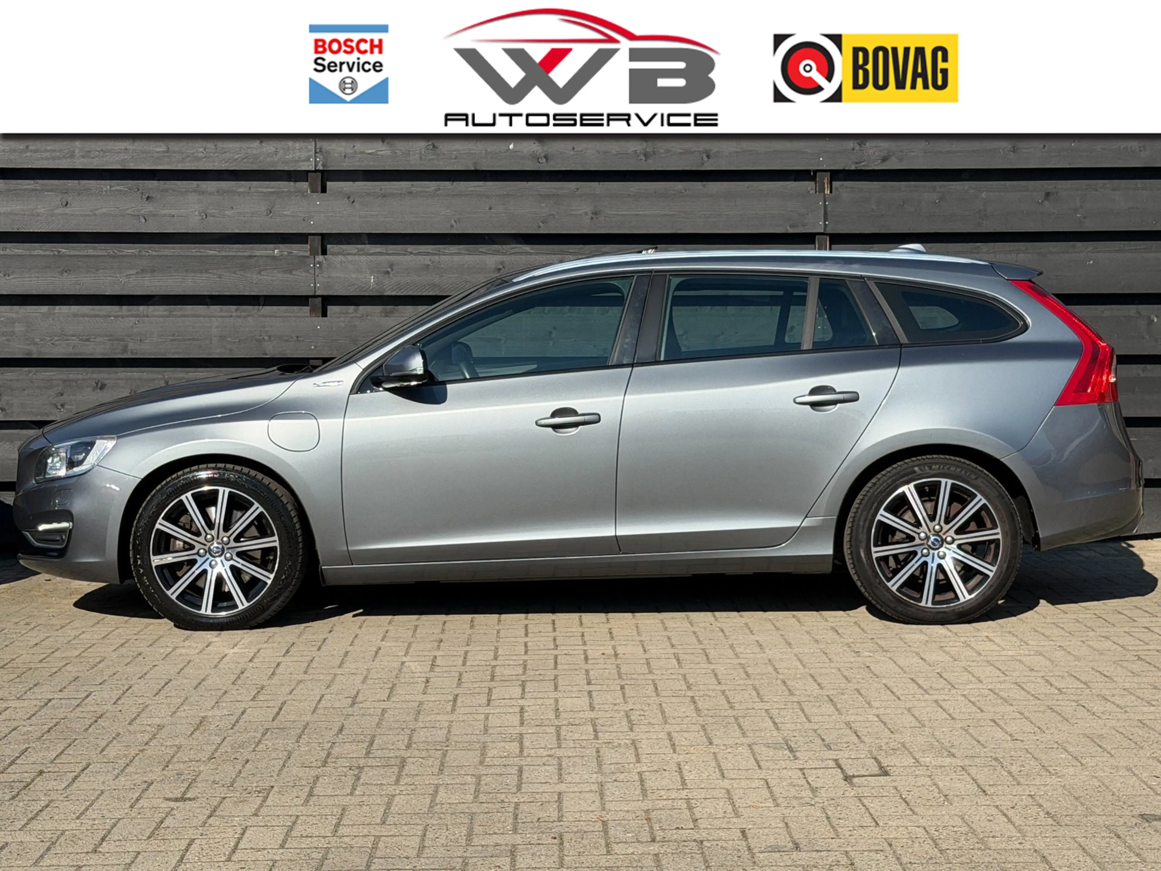 Volvo V60 2.4 D5 Twin Engine R-Design I Schuifdak I Leder I — photo 5