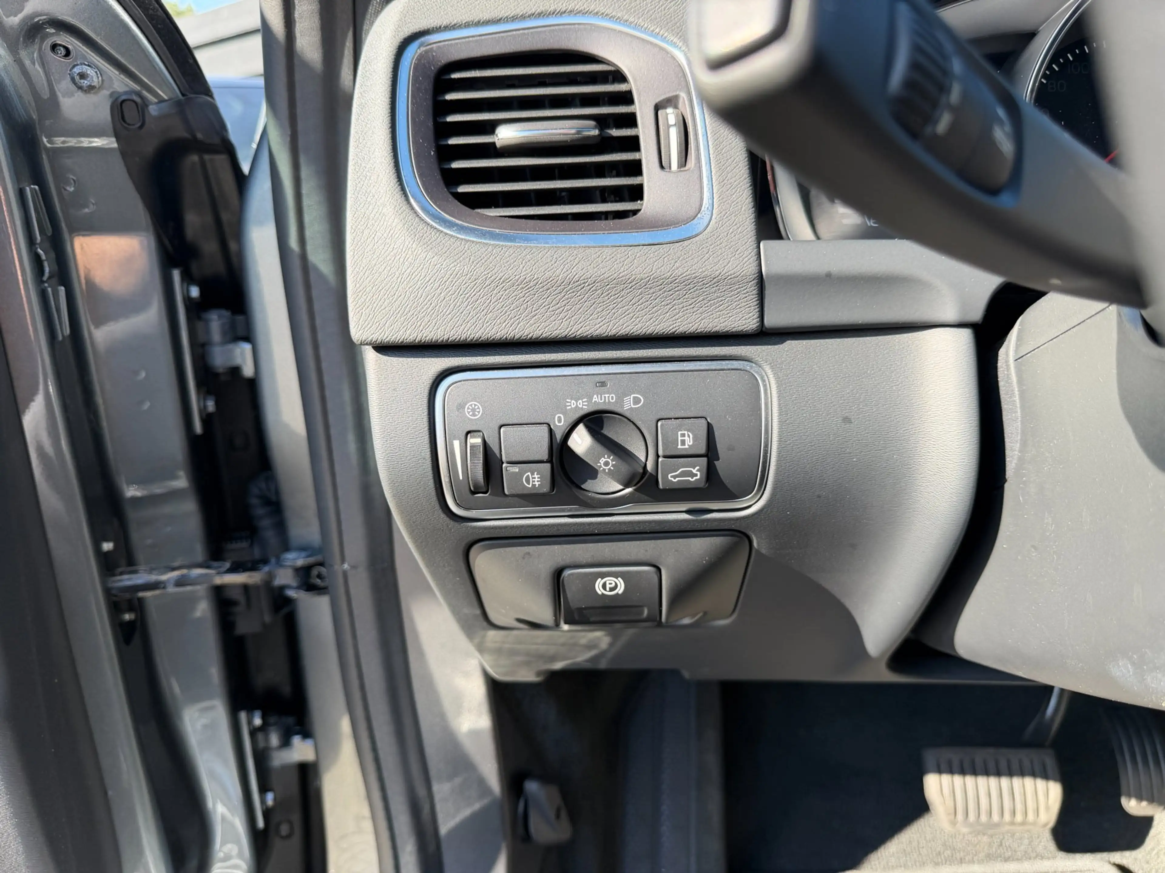 Volvo V60 2.4 D5 Twin Engine R-Design I Schuifdak I Leder I — photo 16