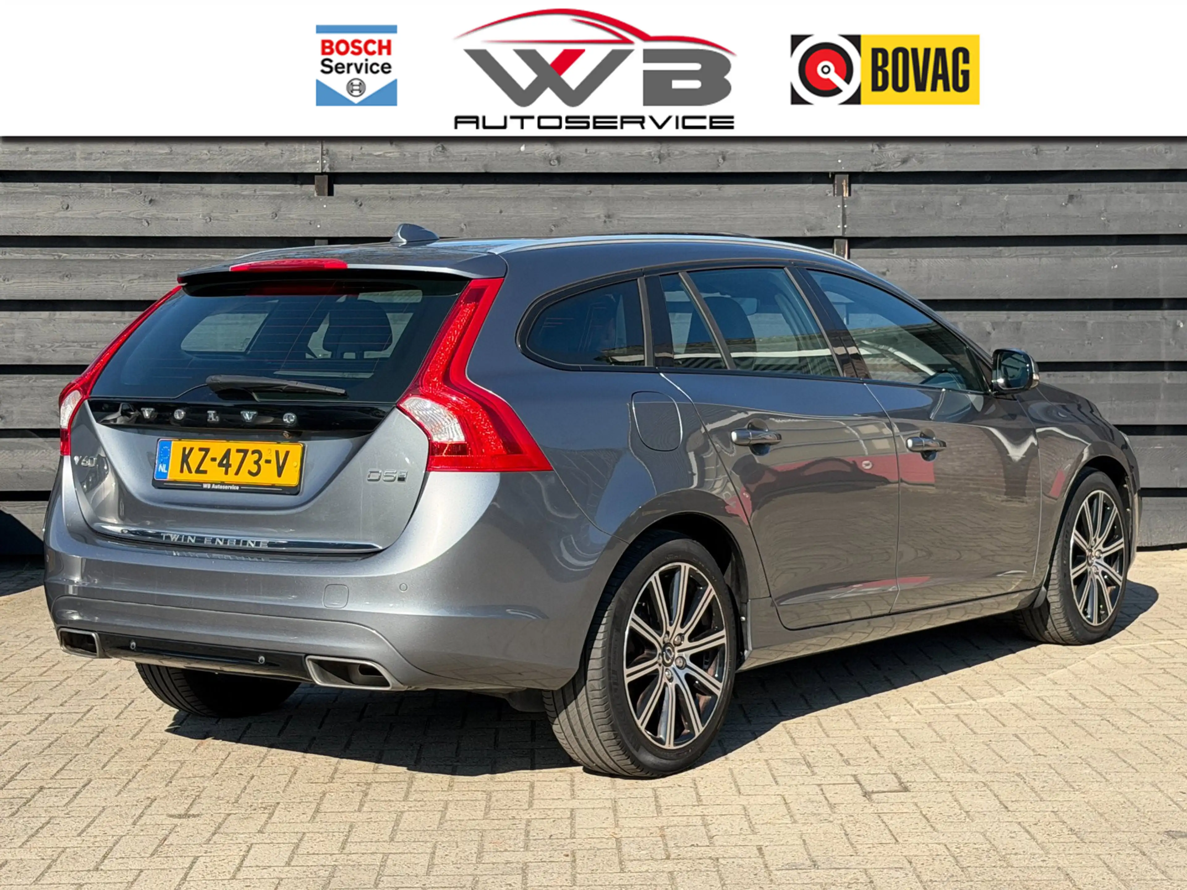 Volvo V60 2.4 D5 Twin Engine R-Design I Schuifdak I Leder I — photo 3