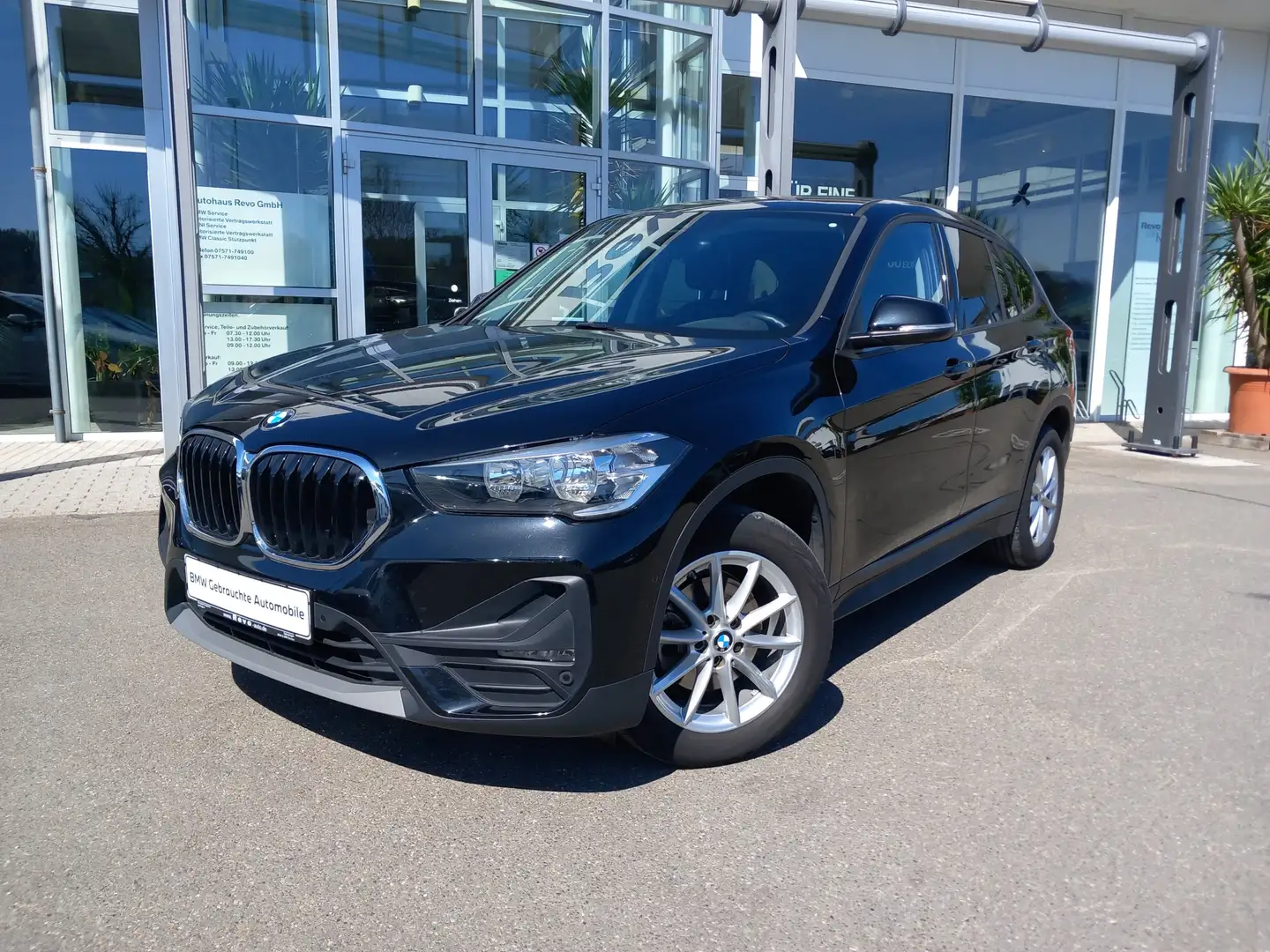 BMW X1 xDrive18d  Aut. DriveAss Navi ParkAss Tempo Hifi Schwarz - 2
