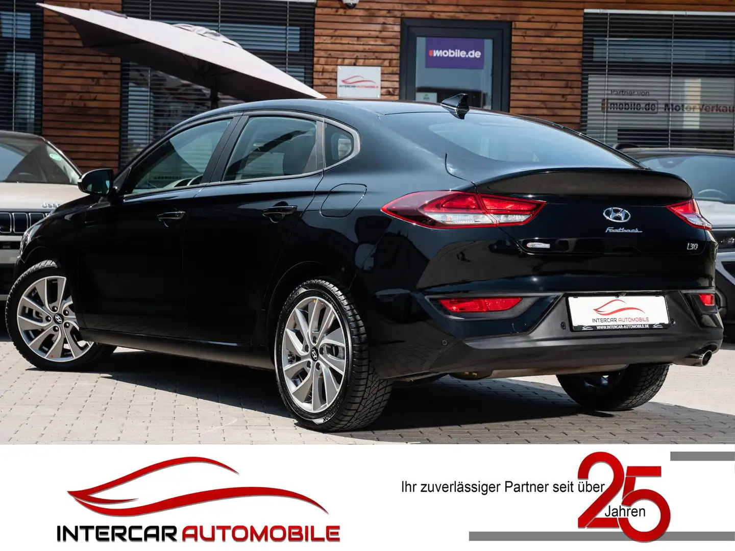 Hyundai i30 1.4 Tend Fastback Autom.|Navig.|Rückf.|LED Schwarz - 2