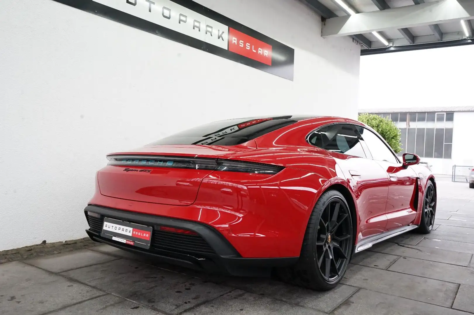Porsche Taycan GTS/Nur-32KM/BURMESTER/PCCB/P-DISPLAY/MEG Rojo - 2