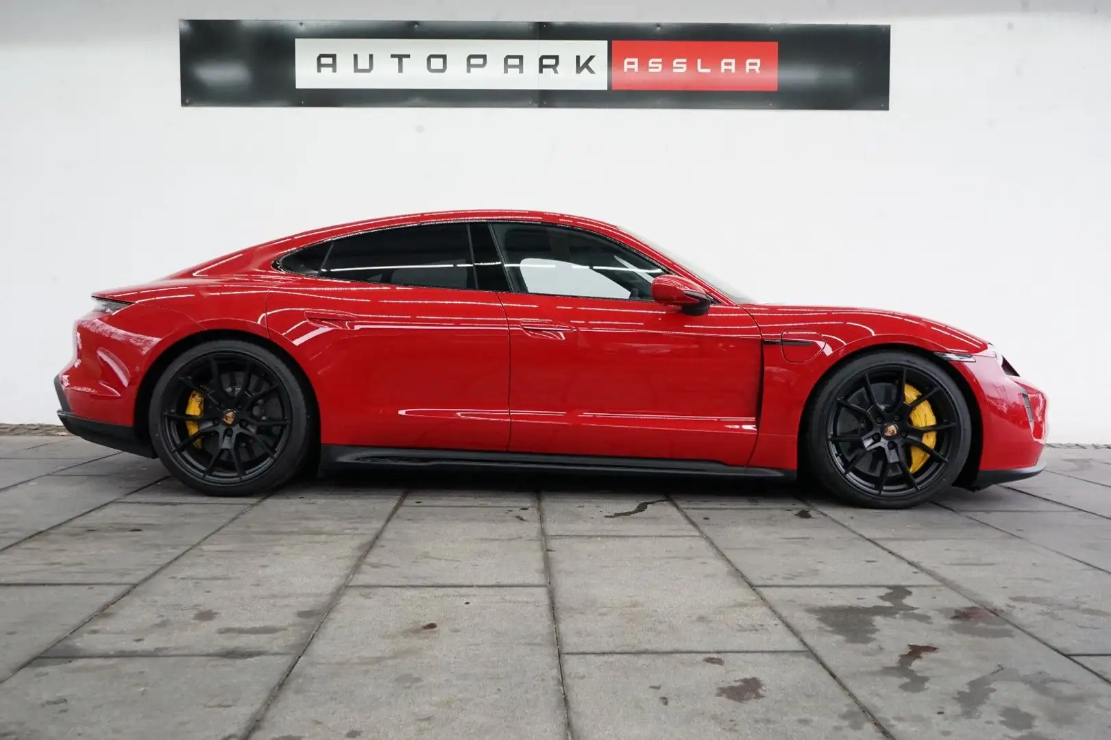 Porsche Taycan GTS/Nur-32KM/BURMESTER/PCCB/P-DISPLAY/MEG Rojo - 1