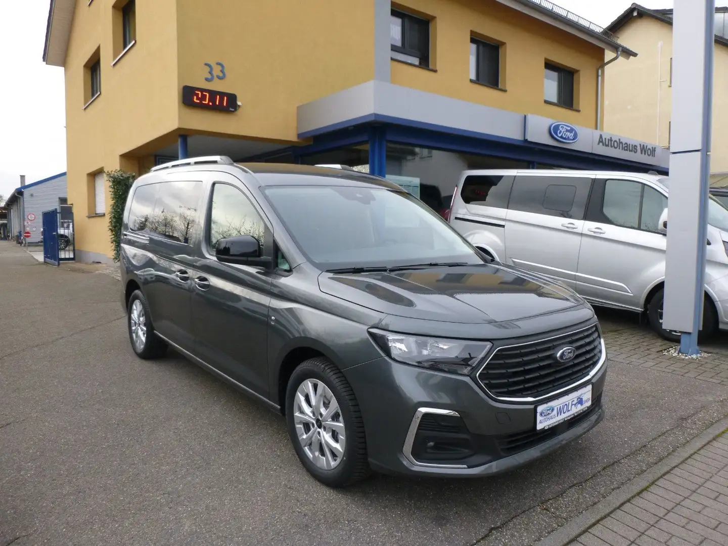 Ford Tourneo Connect L2 Titanium 7-Sitzer Navi GJR Šedá - 1