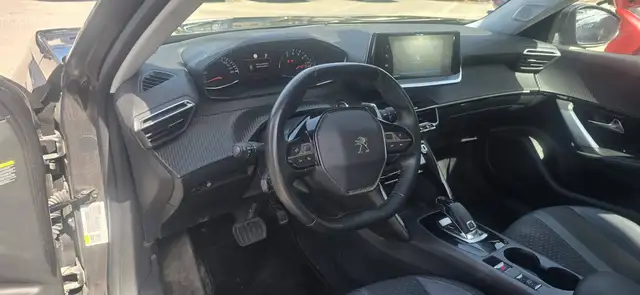 Peugeot 2008 view 8