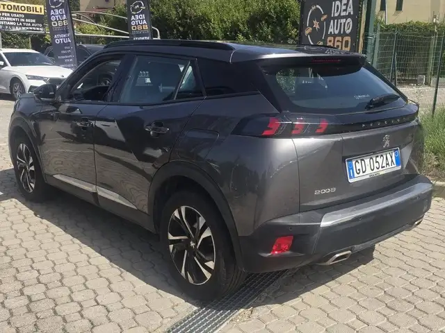 Peugeot 2008 view 4