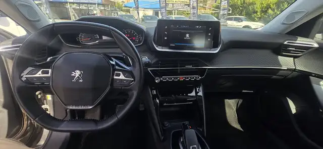 Peugeot 2008 view 9