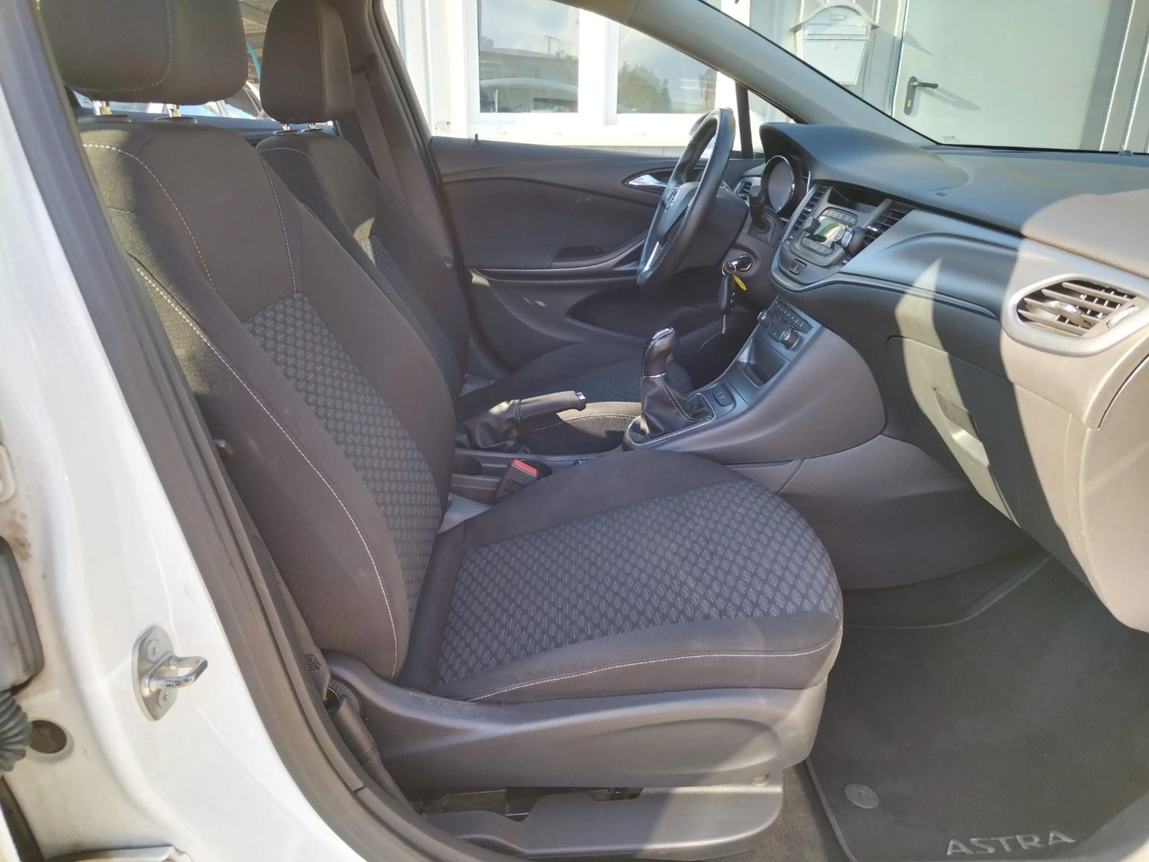 Opel Astra K Lim. 5-trg. +KLIMA+SHZ+AHK+TÜV/NEU — photo 15