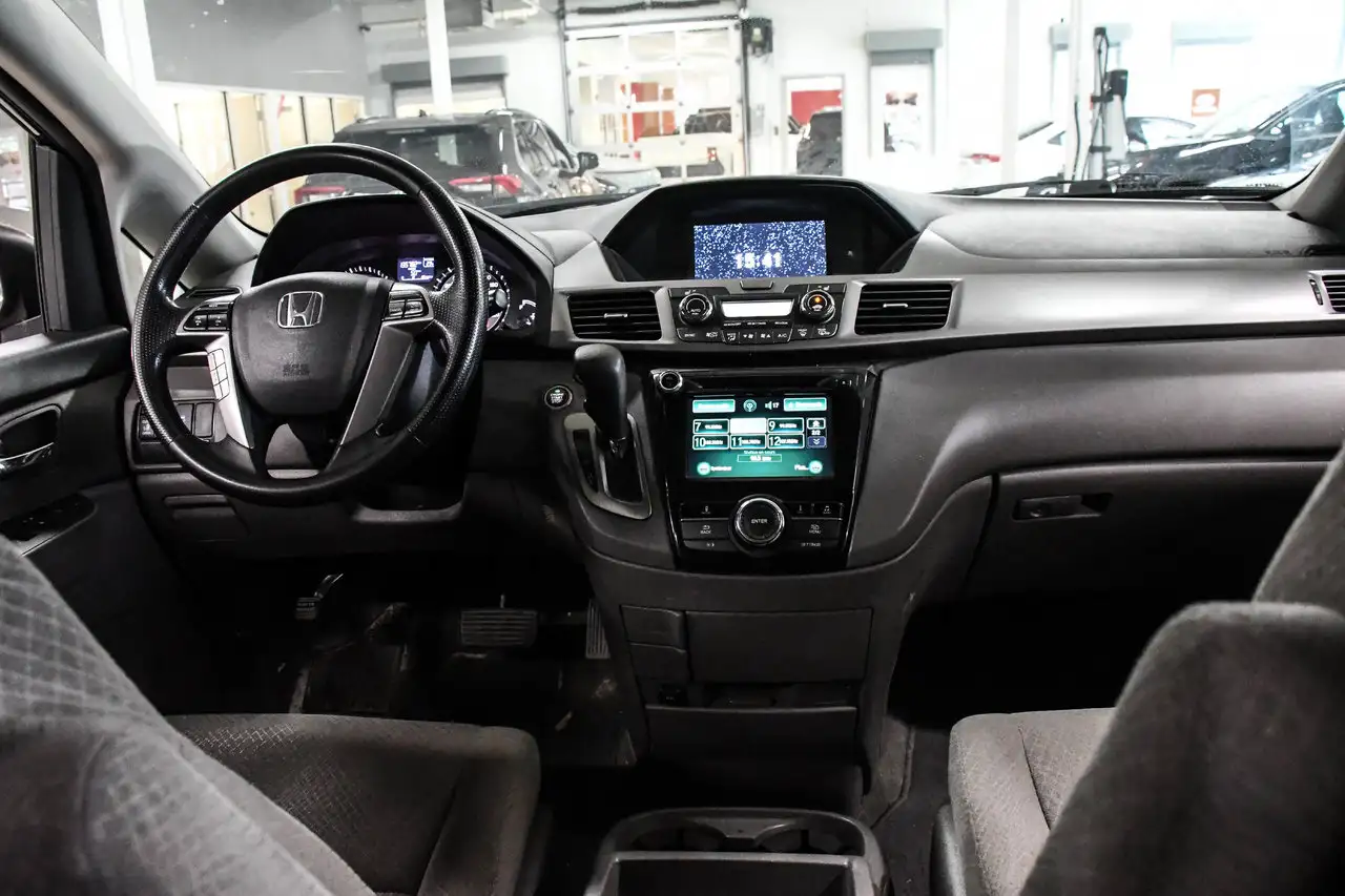 Honda Odyssey снимка Honda Odyssey