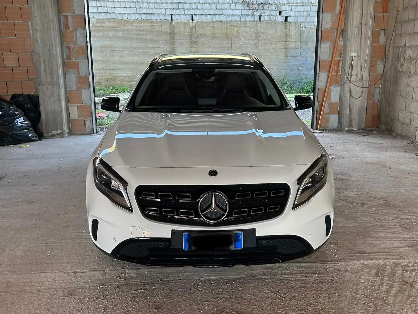Mercedes-Benz GLA 220 d Sport auto Bianco - 1