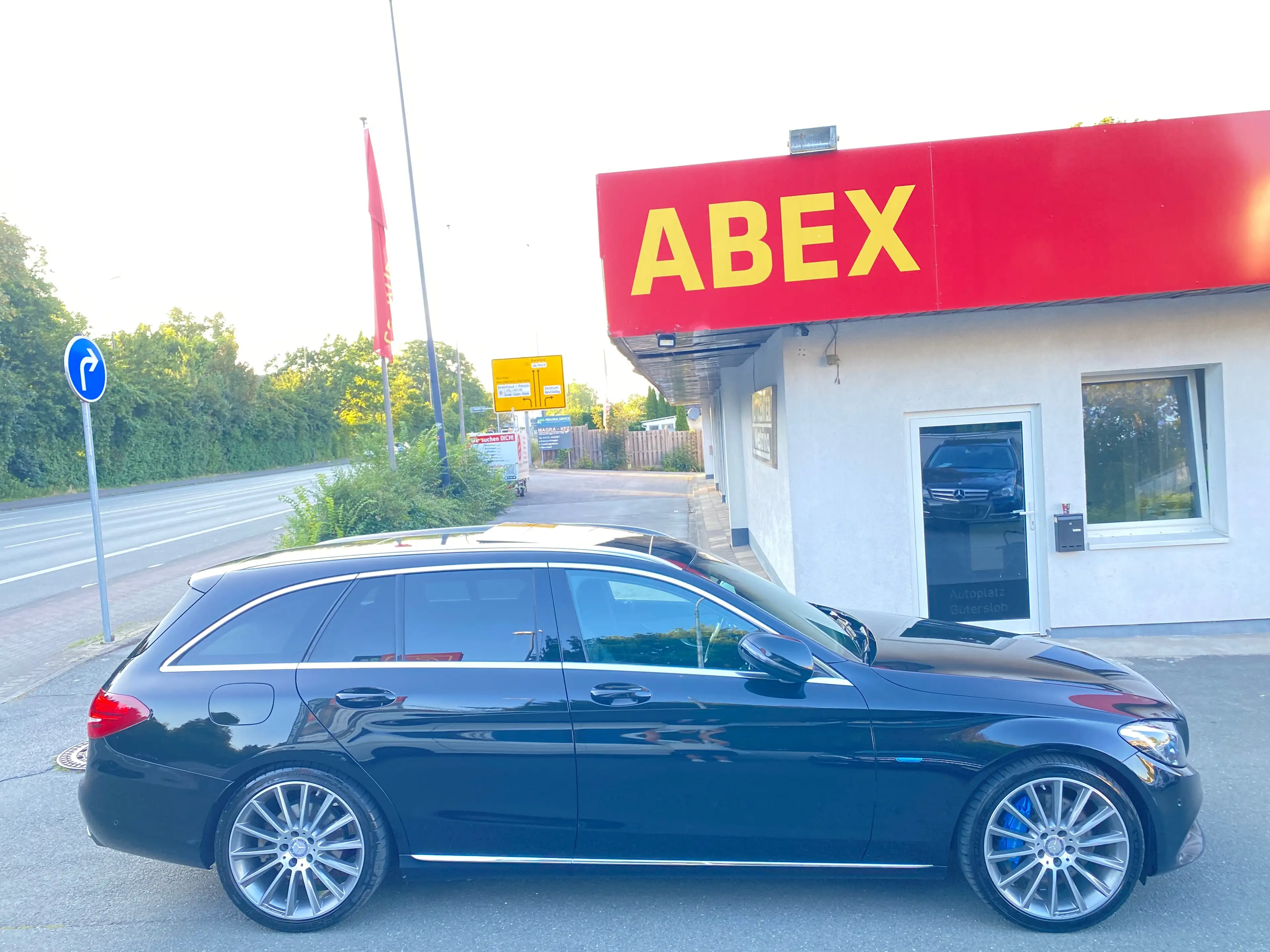 Mercedes-Benz C 350 C 350 e T 7G-TRONIC Avantgarde AHK LED PANORAMADACH AMG KAMERA NAVI — photo 3