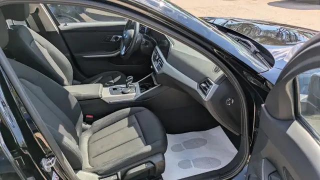 BMW 3 Series view 10