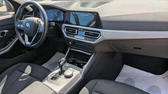 BMW 3 Series view 9