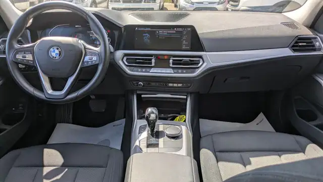 BMW 3 Series view 8