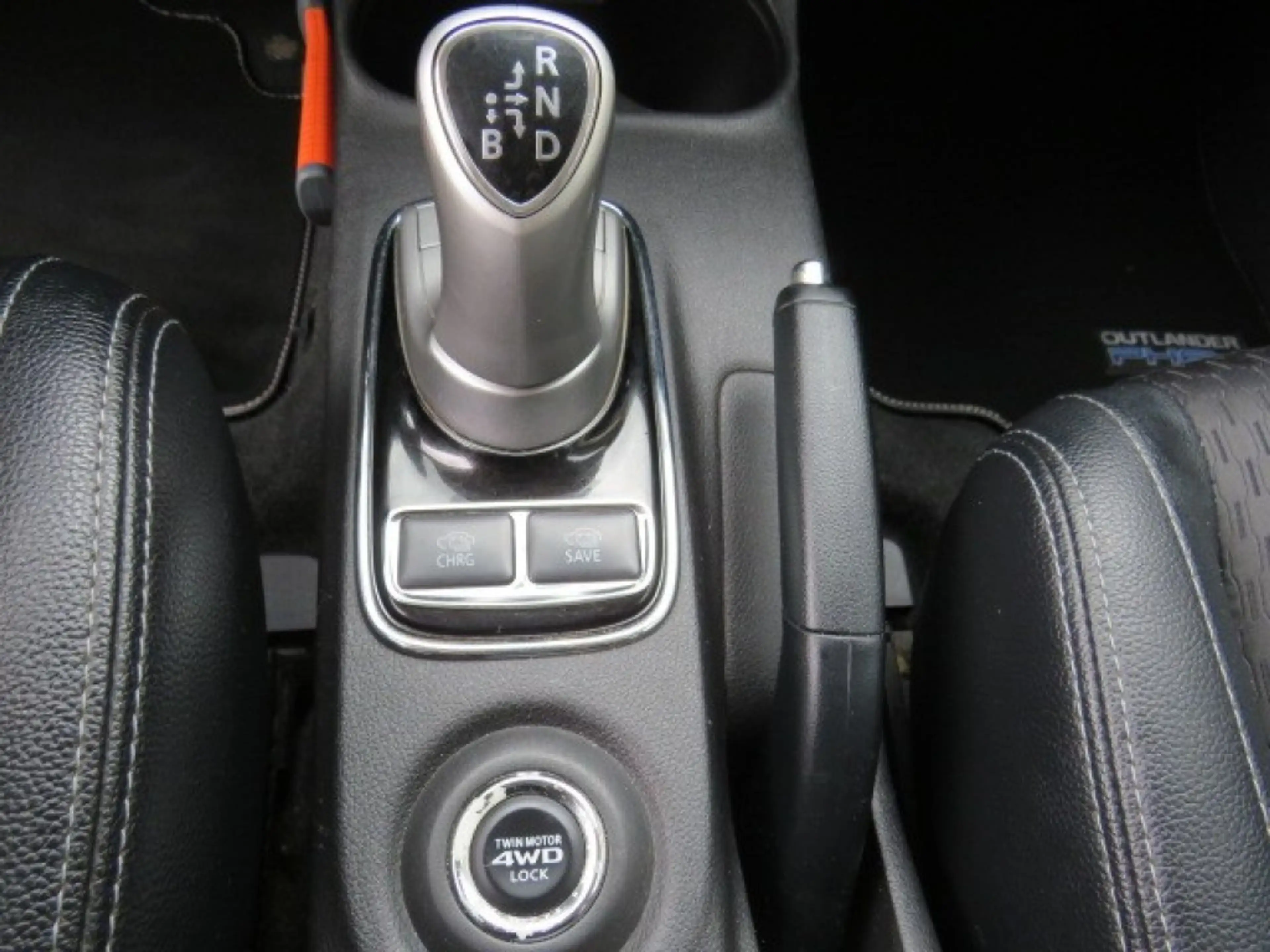 Mitsubishi Outlander 2.0 PHEV INTENSE + — photo 18
