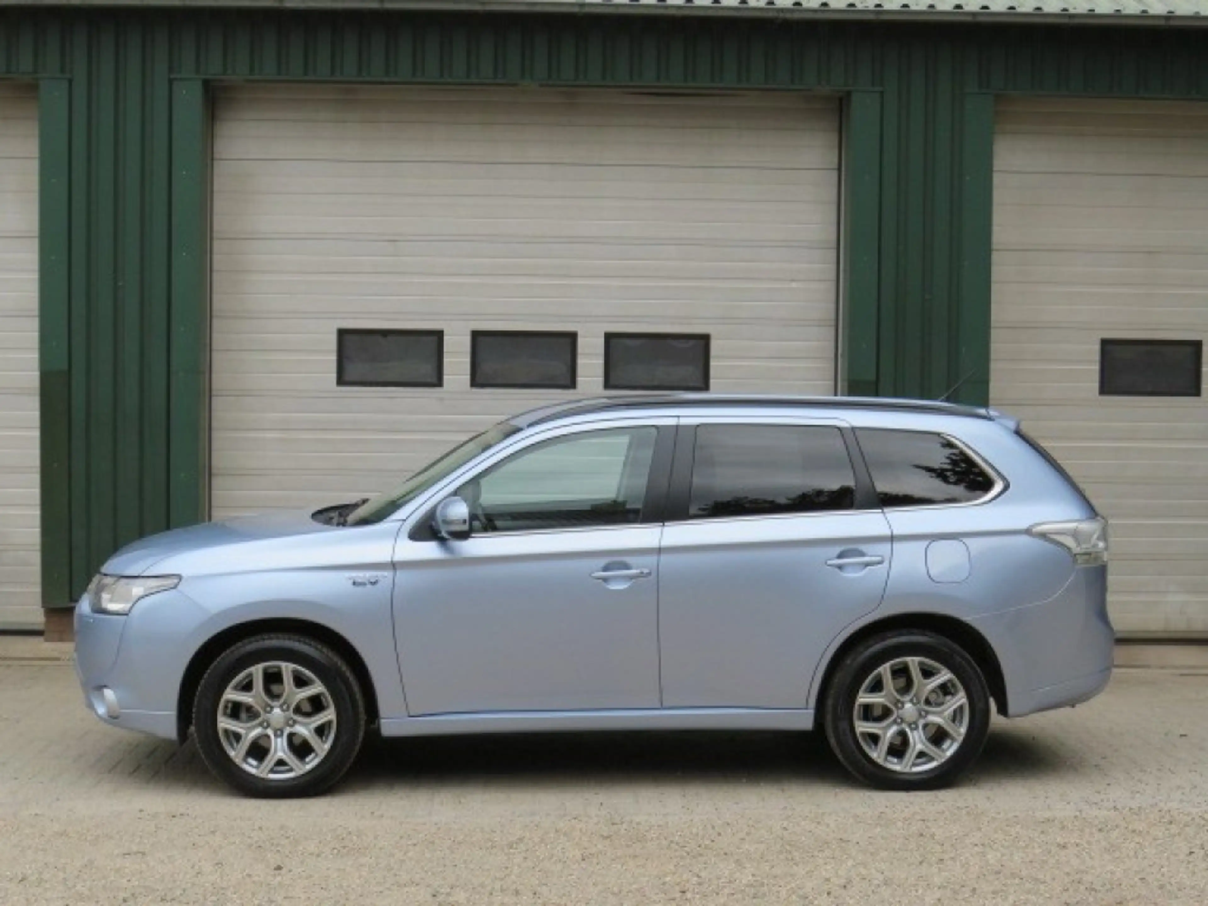 Mitsubishi Outlander 2.0 PHEV INTENSE +