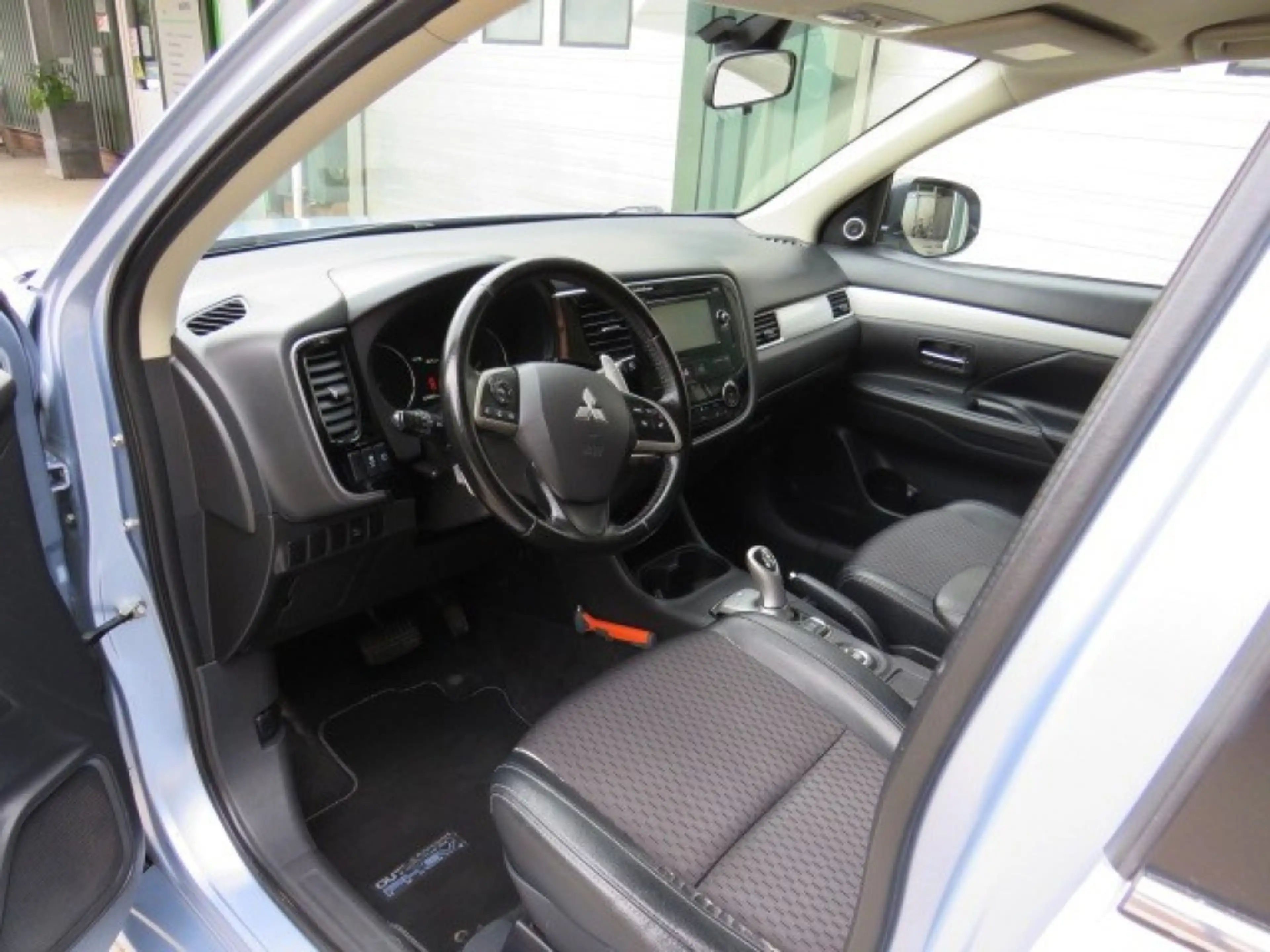 Mitsubishi Outlander 2.0 PHEV INTENSE + — photo 14