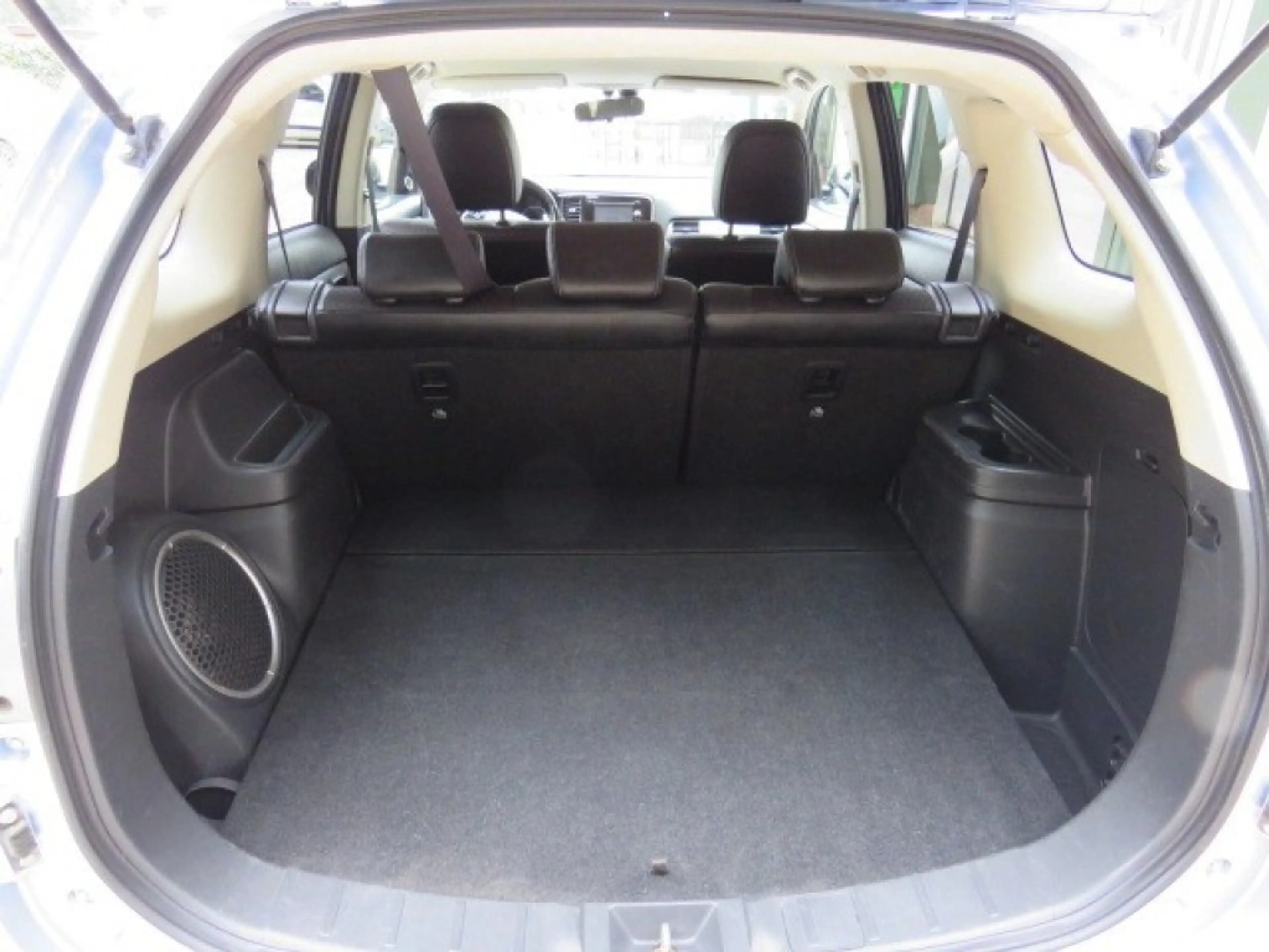 Mitsubishi Outlander 2.0 PHEV INTENSE + — photo 9