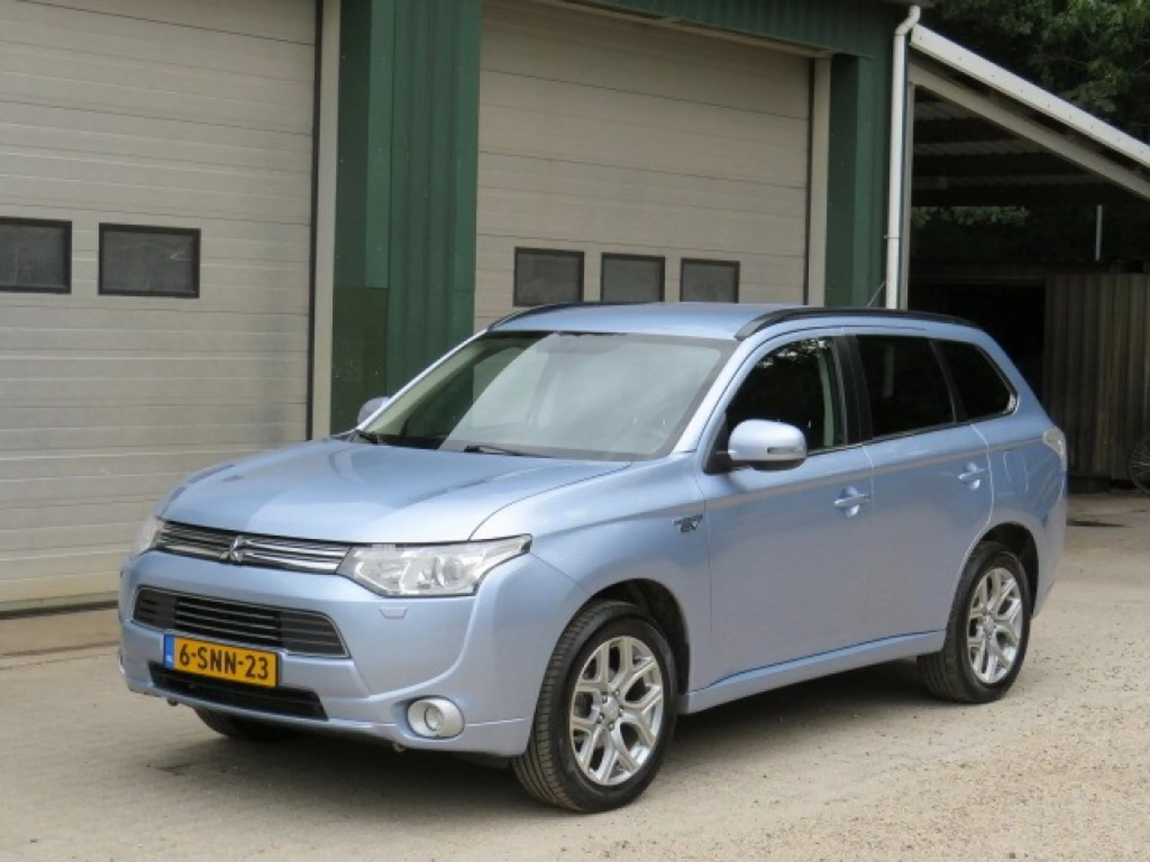 Mitsubishi Outlander 2.0 PHEV INTENSE + — photo 2