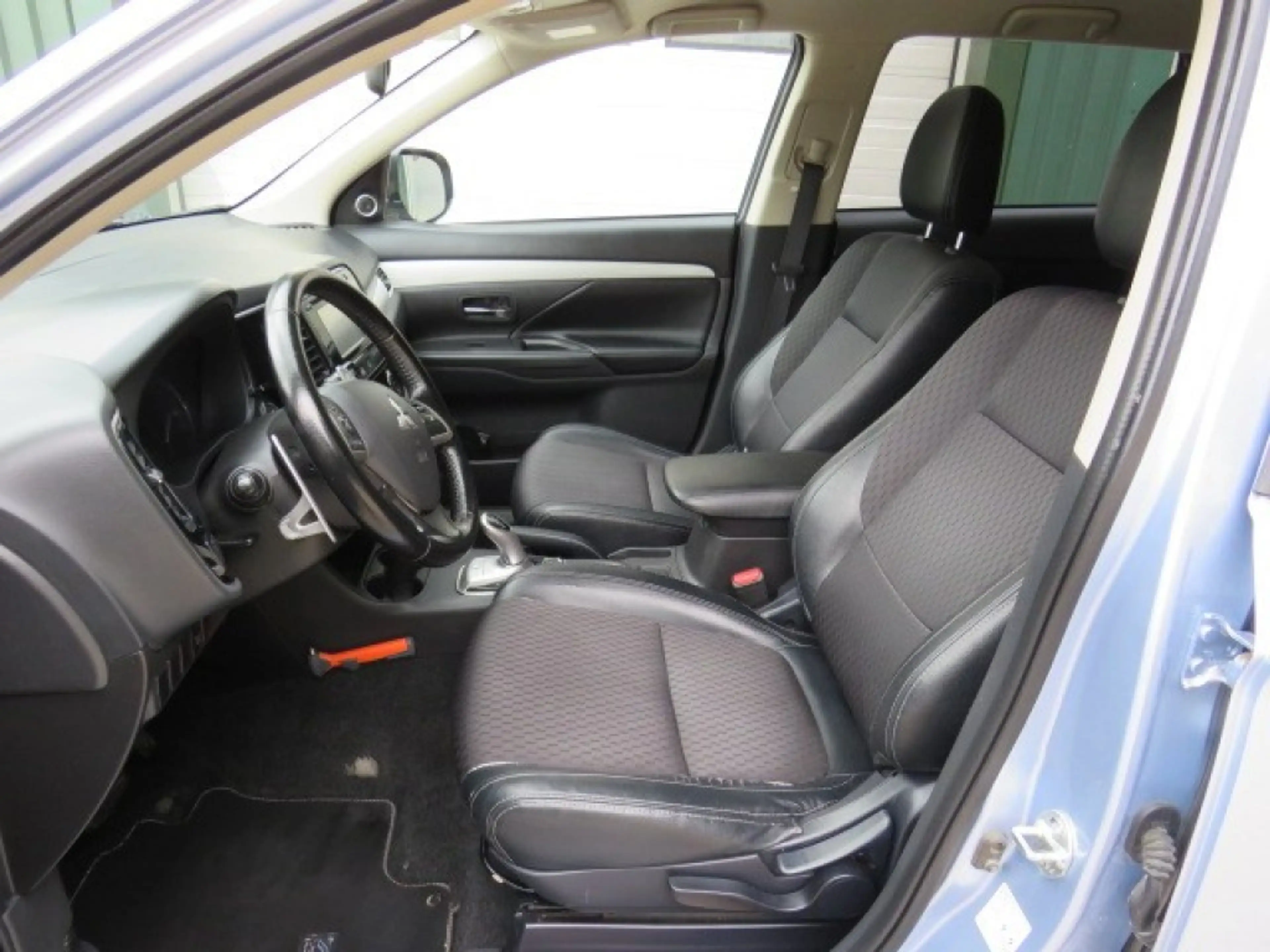 Mitsubishi Outlander 2.0 PHEV INTENSE + — photo 15