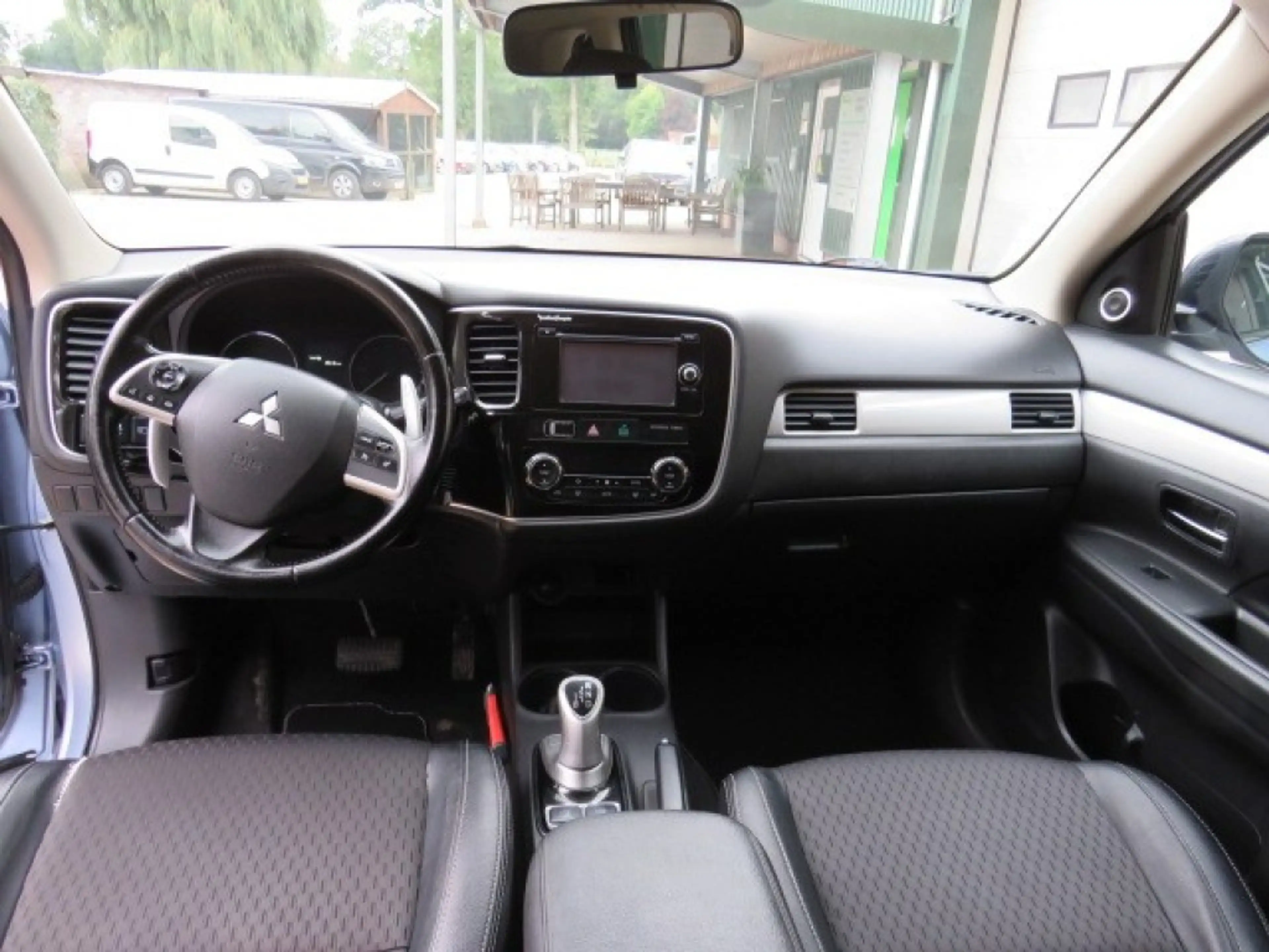 Mitsubishi Outlander 2.0 PHEV INTENSE + — photo 13