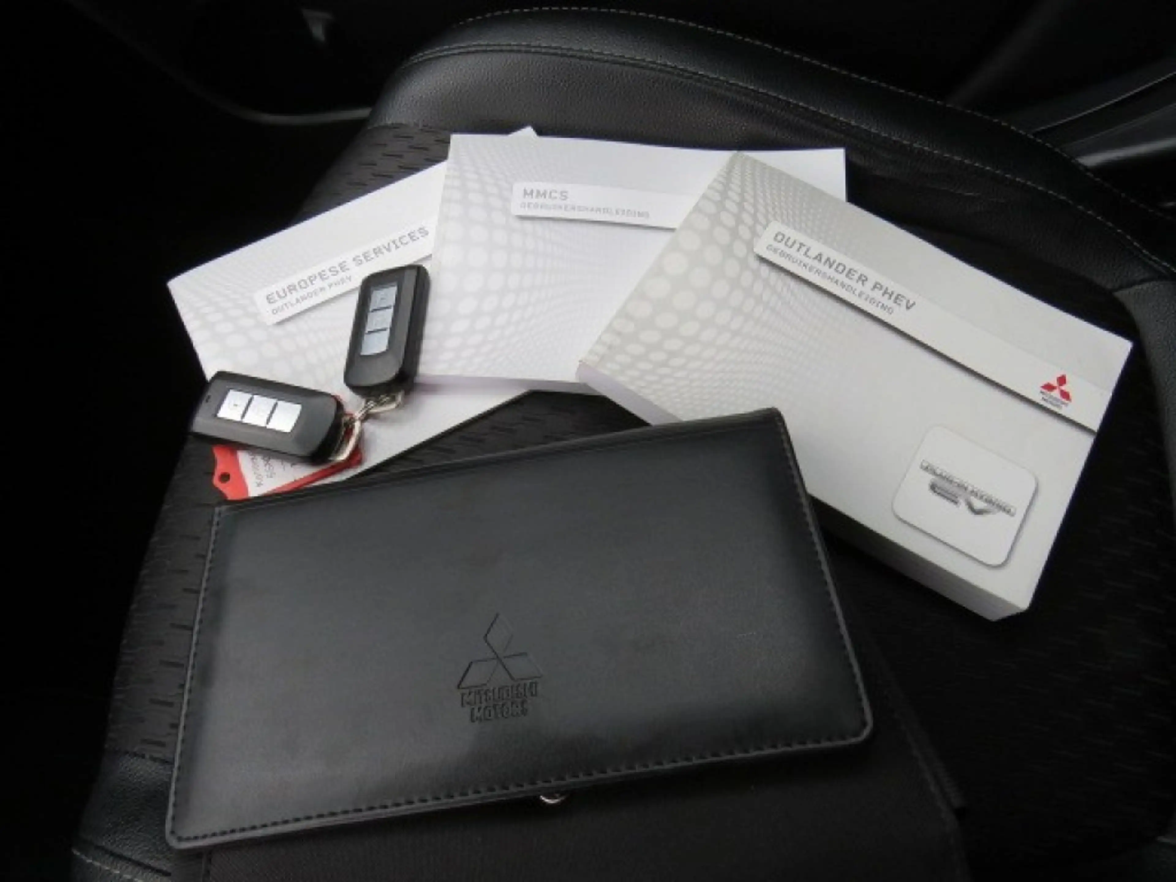 Mitsubishi Outlander 2.0 PHEV INTENSE + — photo 19