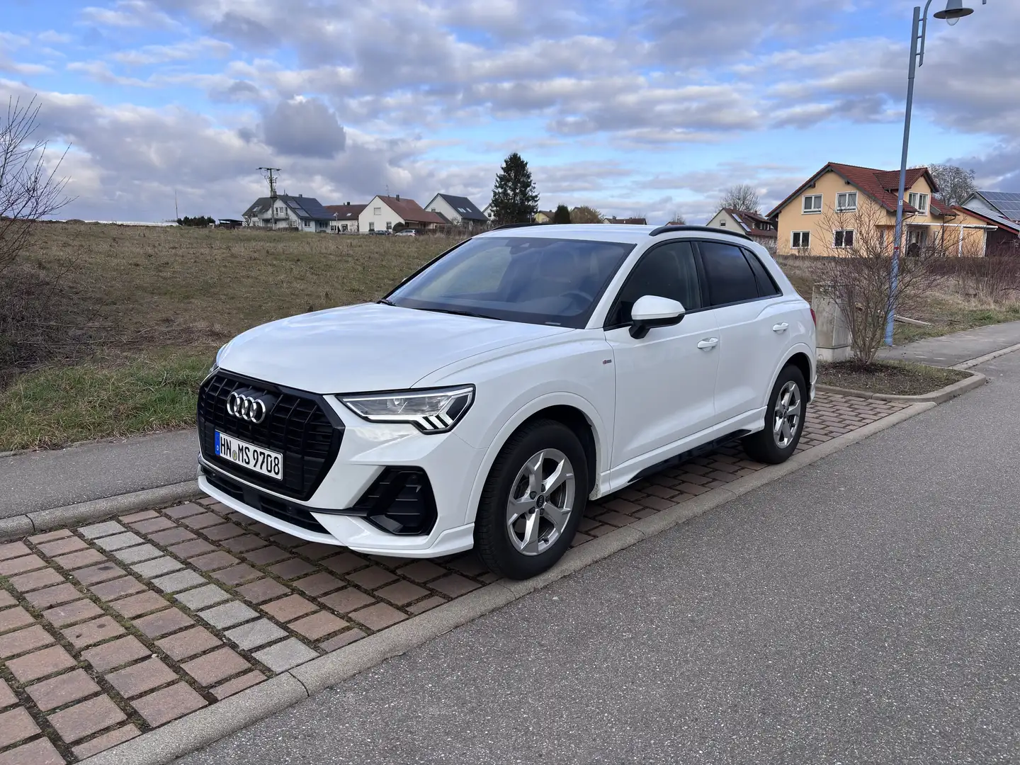 Audi Q3 35 TFSI S tronic line - 1