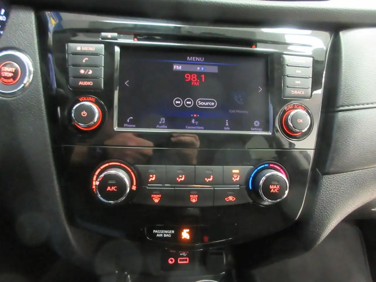 Nissan Rogue снимка Nissan Rogue