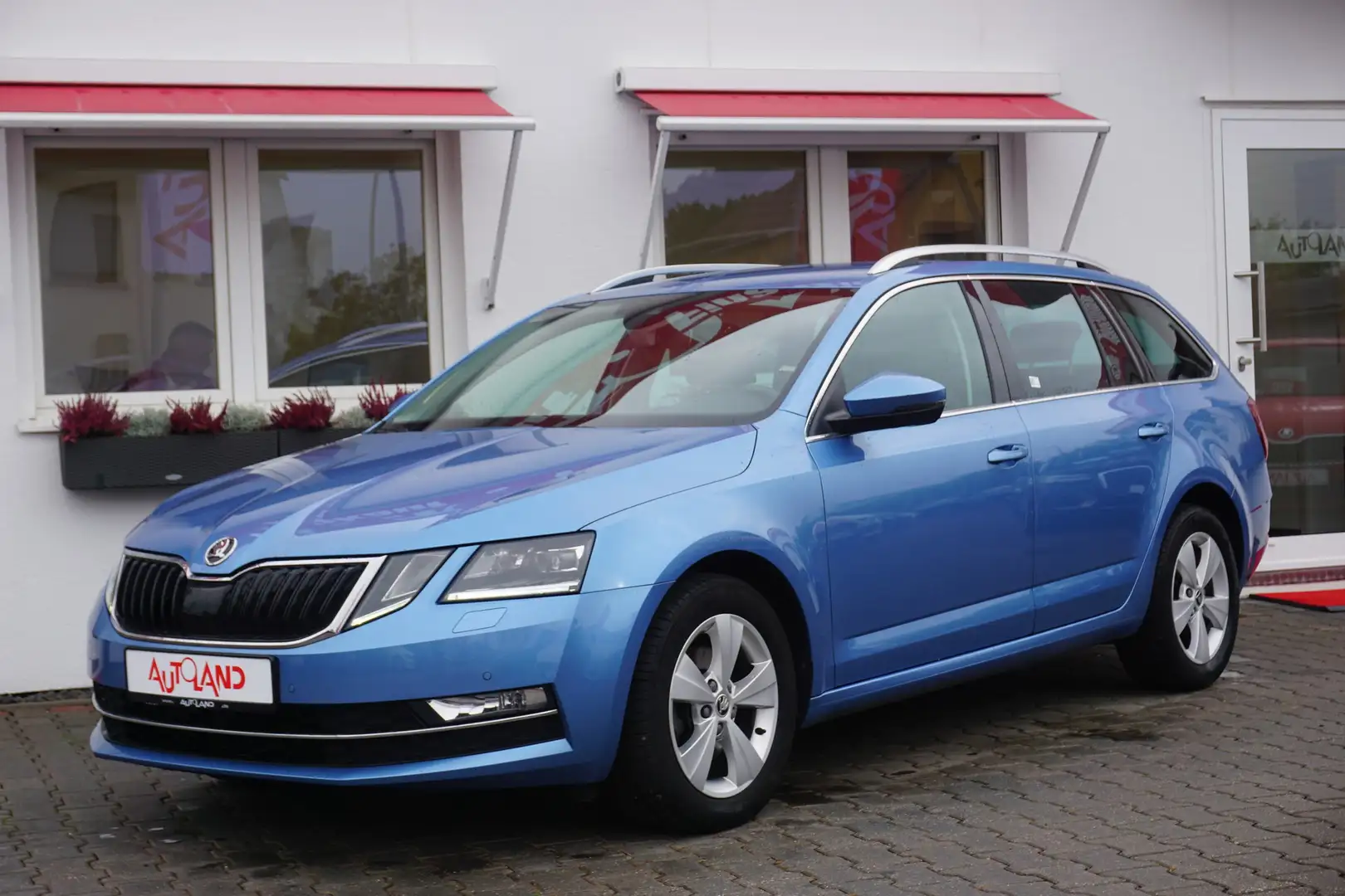 Skoda Octavia Combi 2.0 TDI Ambition DSG LED Navi ACC Blau - 1