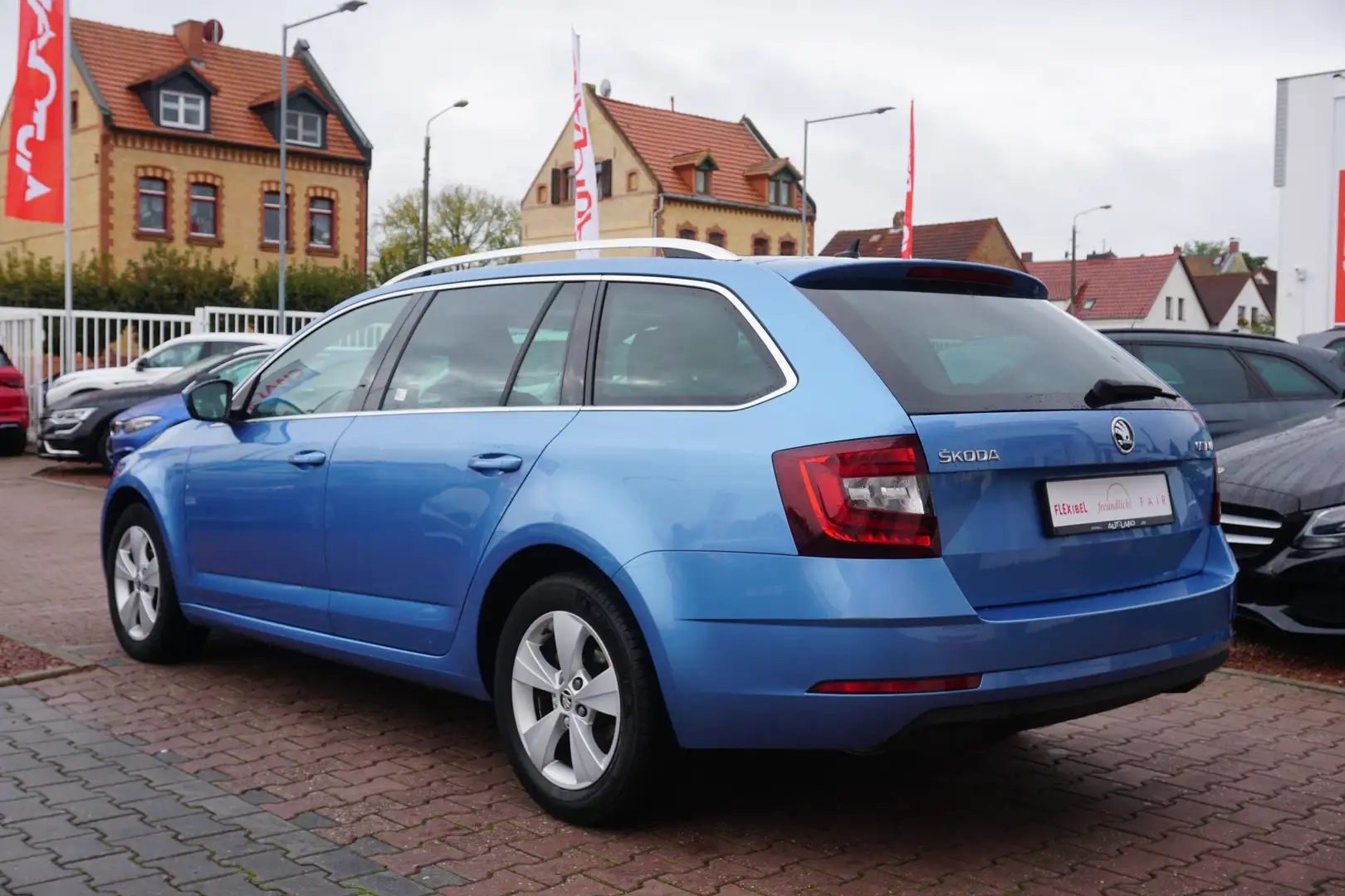 Skoda Octavia Combi 2.0 TDI Ambition DSG LED Navi ACC Blau - 2