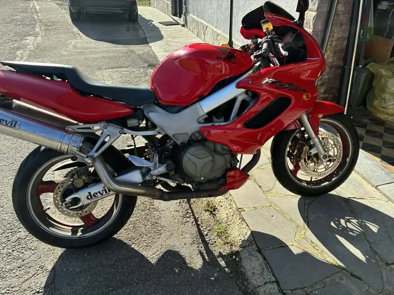 Honda VTR 1000 - foto 2