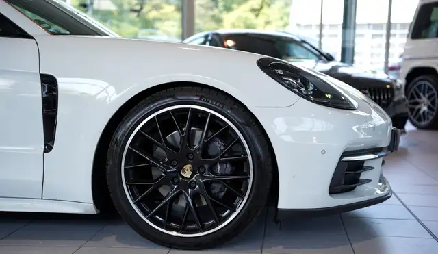 Porsche Panamera view 5