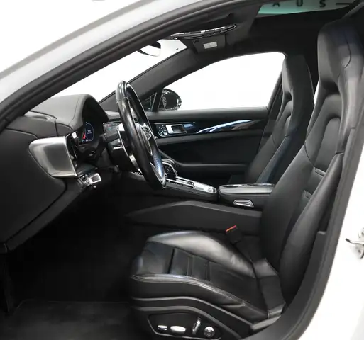 Porsche Panamera view 22