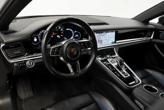 Porsche Panamera view 25