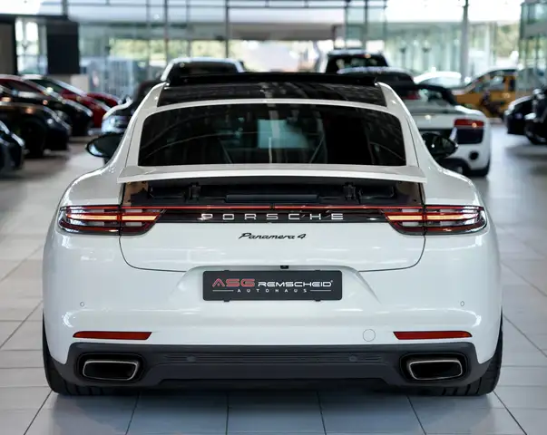 Porsche Panamera view 9