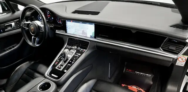 Porsche Panamera view 14