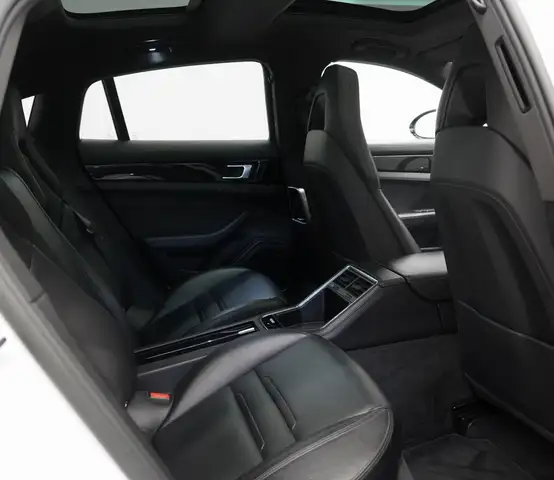 Porsche Panamera view 17
