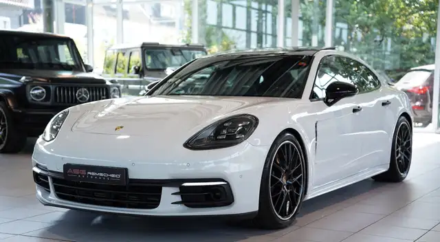Porsche Panamera view 4