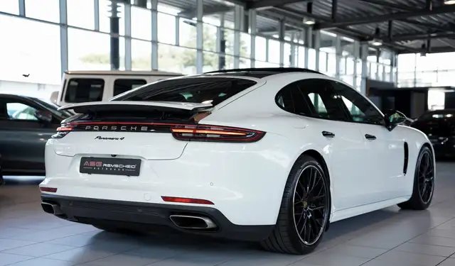 Porsche Panamera view 7